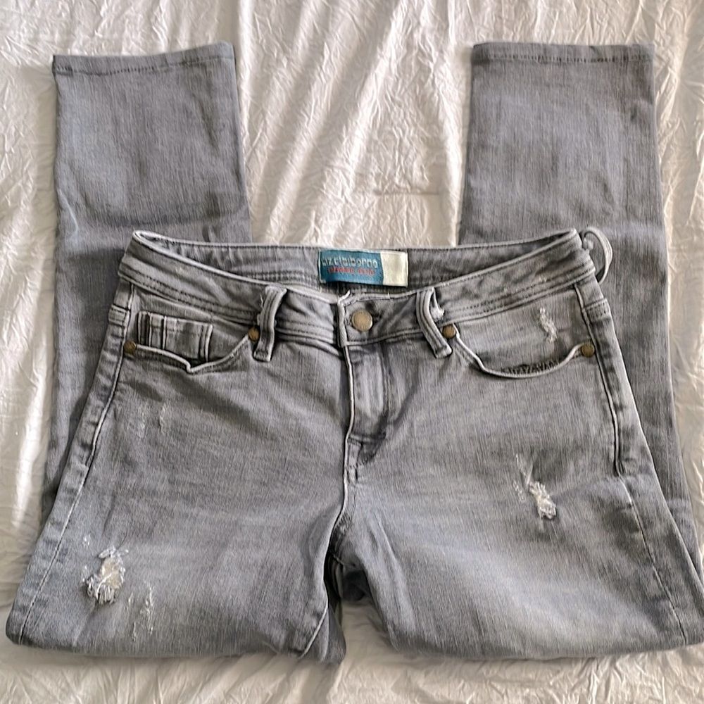 Liz Claiborne LizWear Distressed Cropped Jeans Gray Wash Size 6